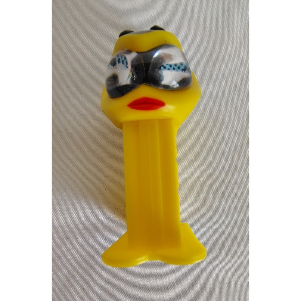 Vintage 2000 Mini Party Favors Bugz Bee PEZ Dispenser